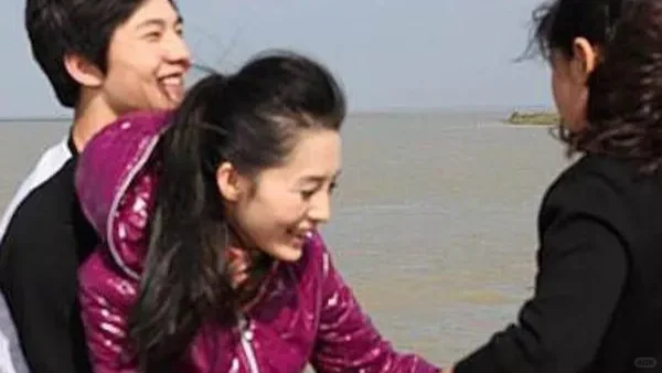 《李沁与前男友差点结婚引热议》 近日，有博主爆料称李沁曾与其前男友差点...