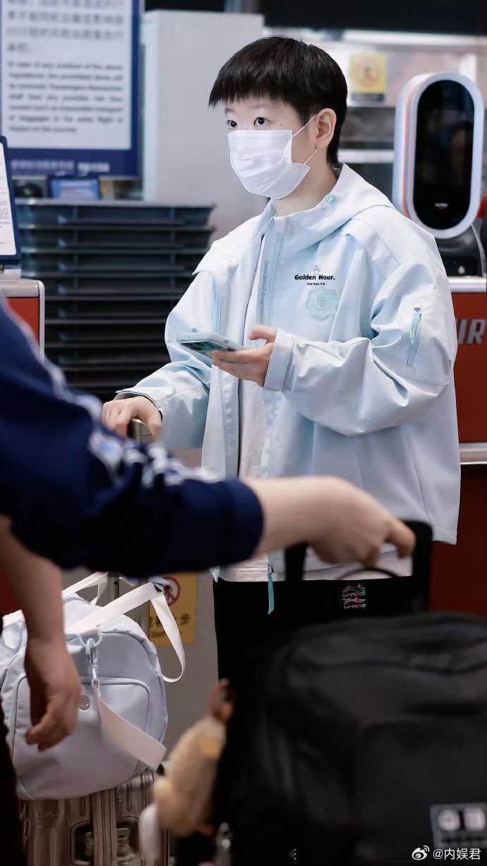 孙颖莎出征伦敦世乒赛团体赛莎宝一切顺利 起落平安，健康完赛