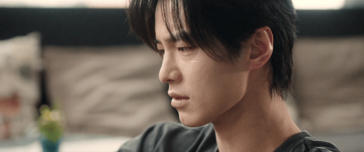 何与一镜到底的哭何与一镜到底的哭戏何与的一镜到底哭戏，一哭感觉全世界都对不起他 