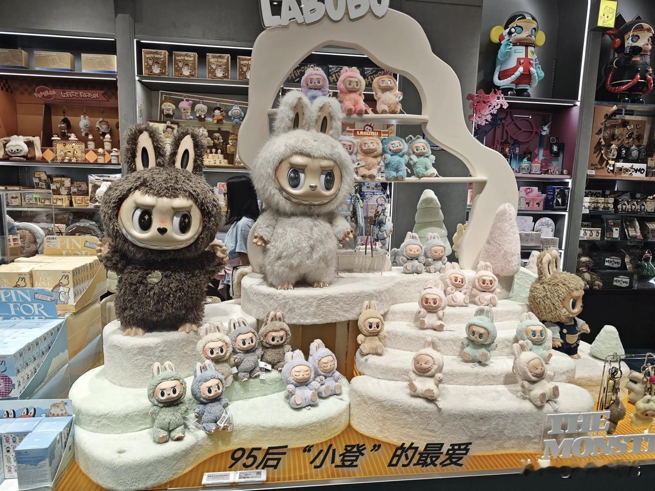 老登、中登、小登
爱好各有特点
老登偏爱老登股
像白酒、银行、公用事业股
生活里