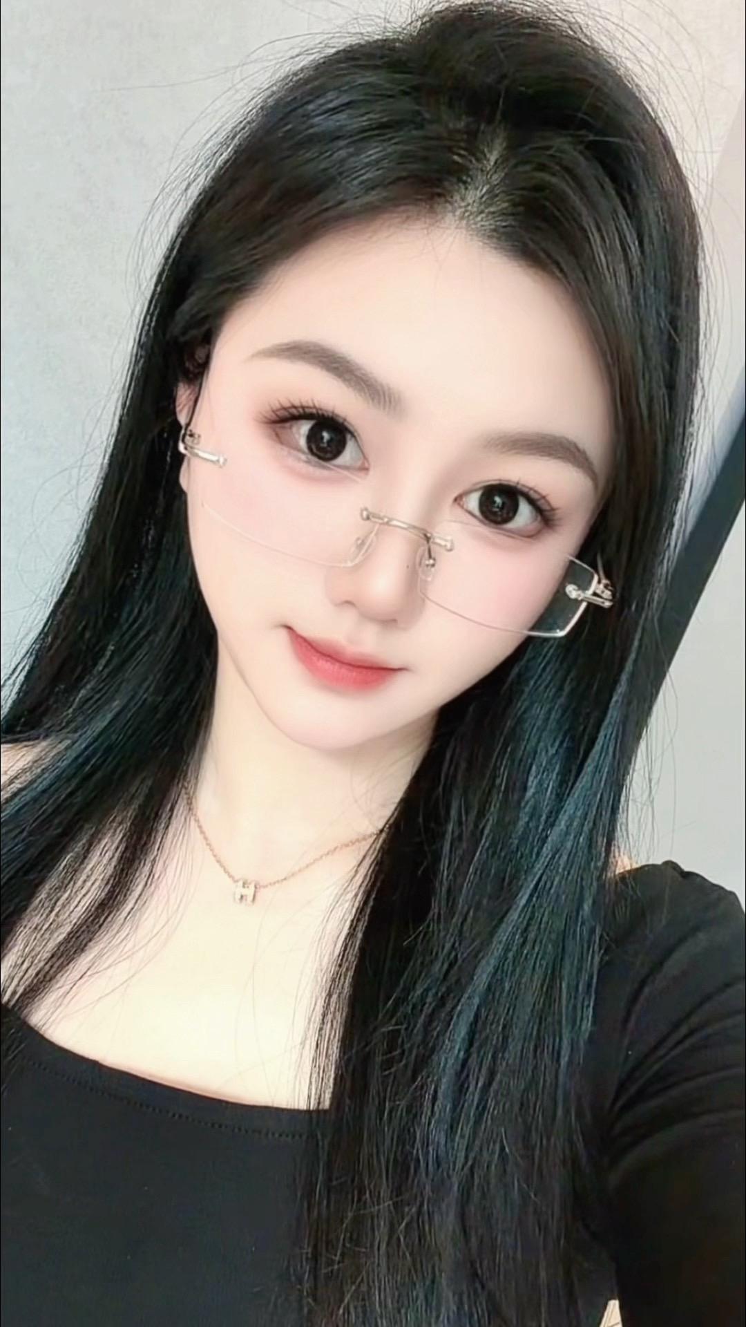 愿努力的日子里烦恼少一点，快乐多一些～