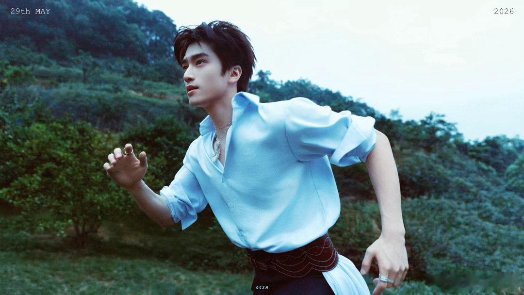 张康乐VOGUE造型张康乐早安随拍 早安随拍清新治愈，搭配精致的VOGUE造型尽