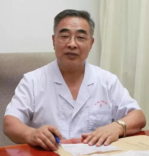 中医名家张伯礼说：
“把自己当傻子，傻吃，傻喝，傻睡。只要能吃好，睡好，保持情绪