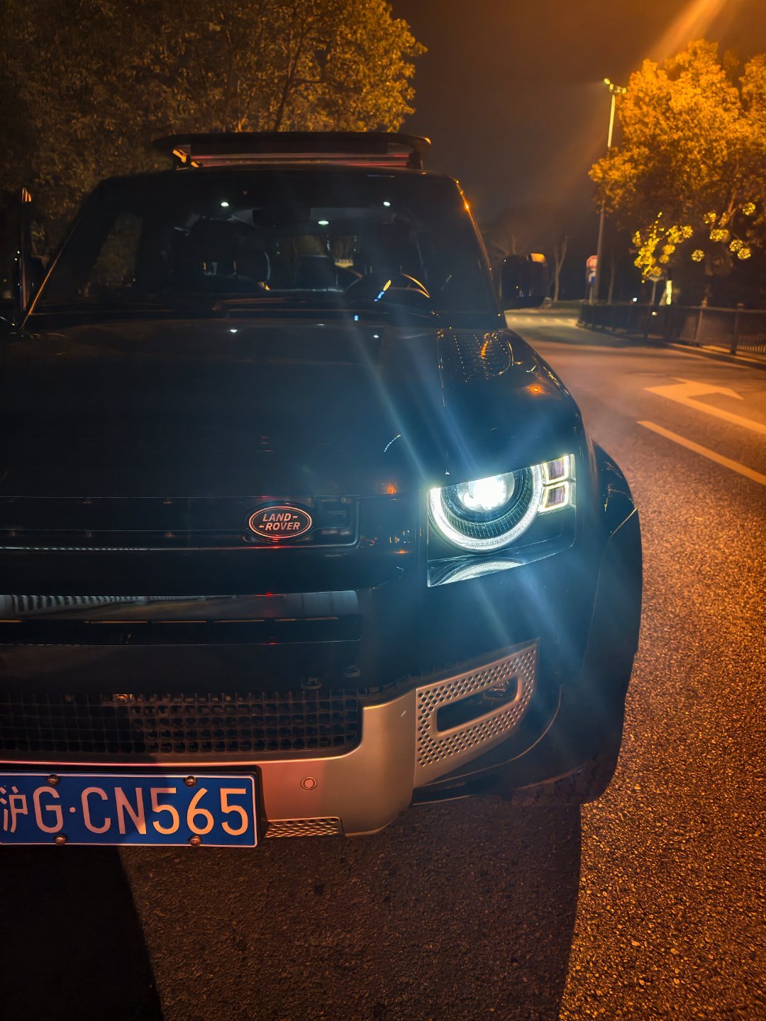 来上海看2026f1中国大奖赛 ，这几天的出行，就靠这台卫士110啦～这台车我想