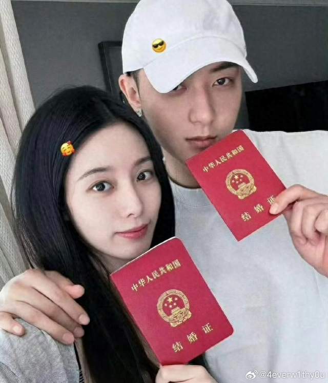 黄子韬直播嘴瓢，意外曝光儿子小名小豚