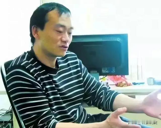 1995年，一名韩国女老板走进车间，她威胁120多名中国员工：“全部跪下，不跪的