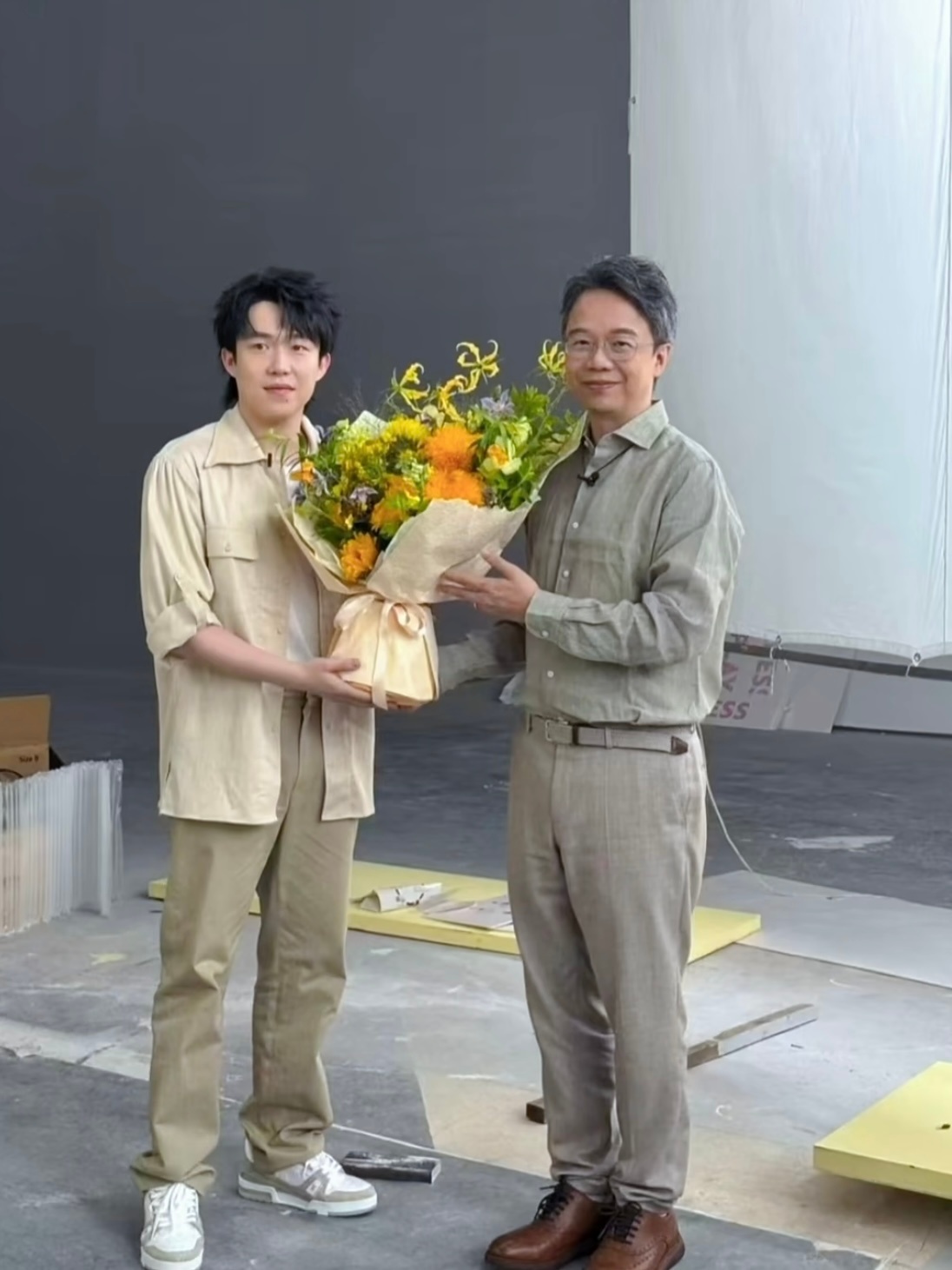 👦💐 ​​​