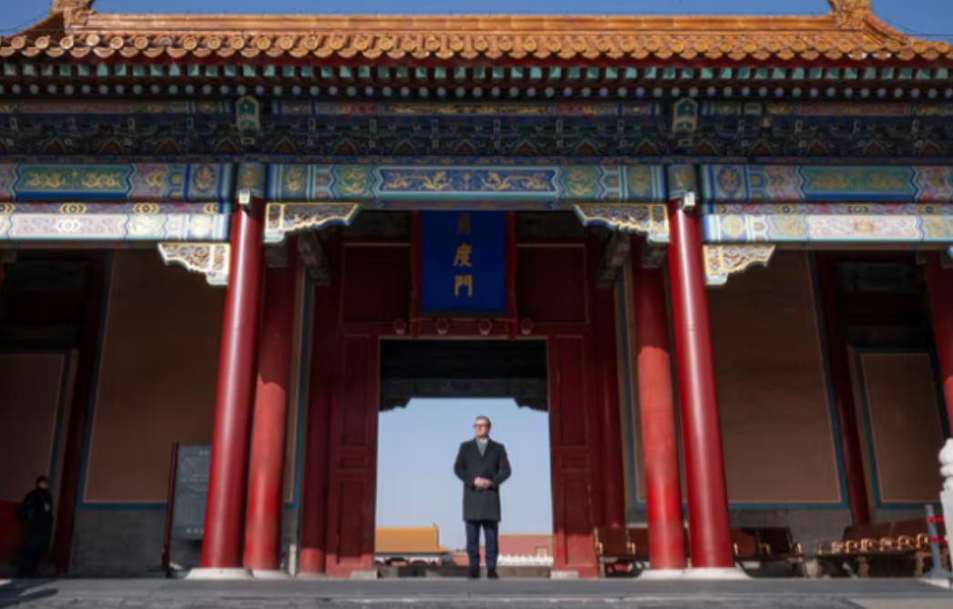 芬兰总理奥尔波参观了故宫，他很震撼地对记者说：“中国在历史上一直都很强大，除了近