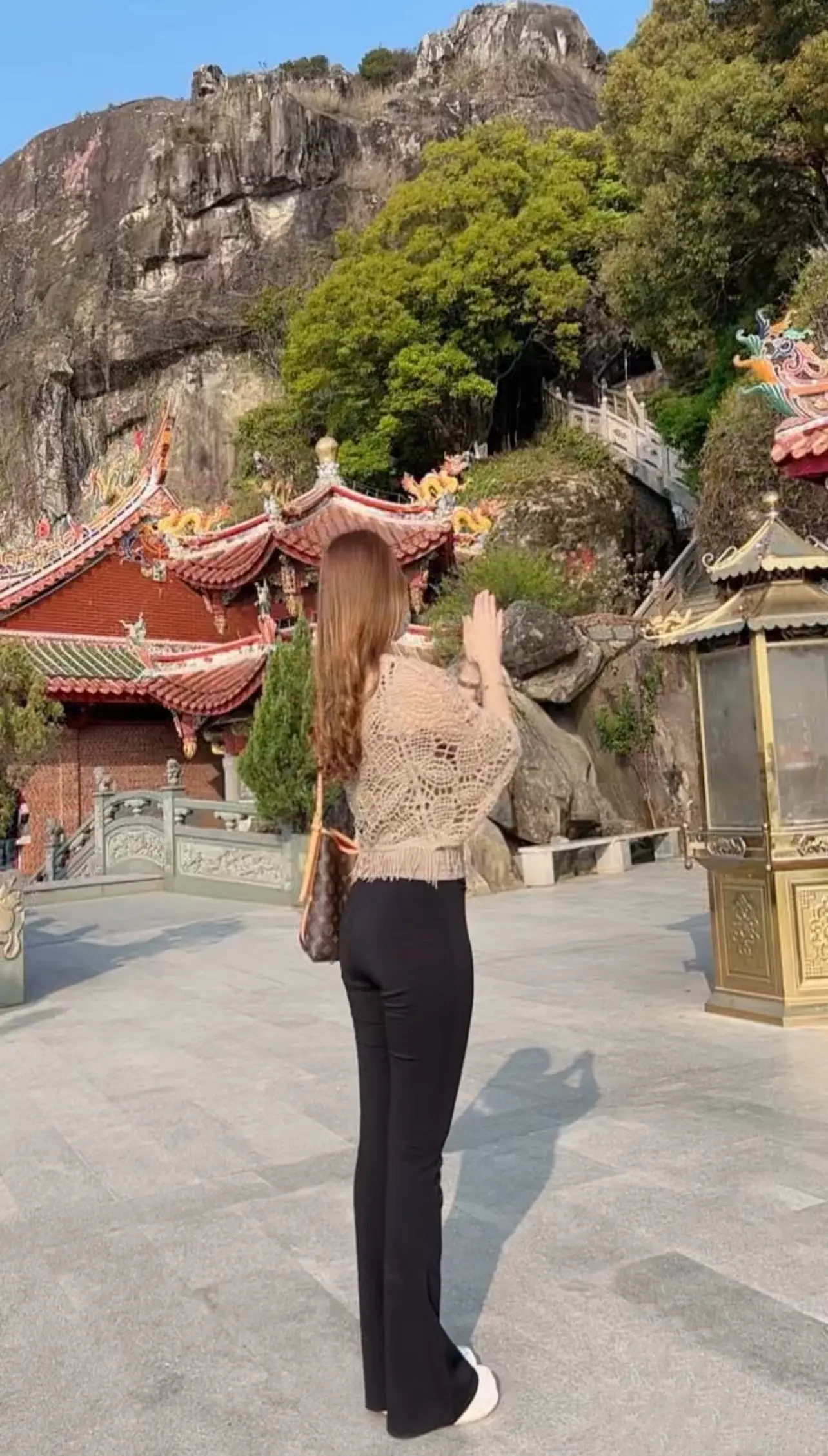 摔了一跤，虽然很疼，我不怪路不平，我怪我自己没看清……