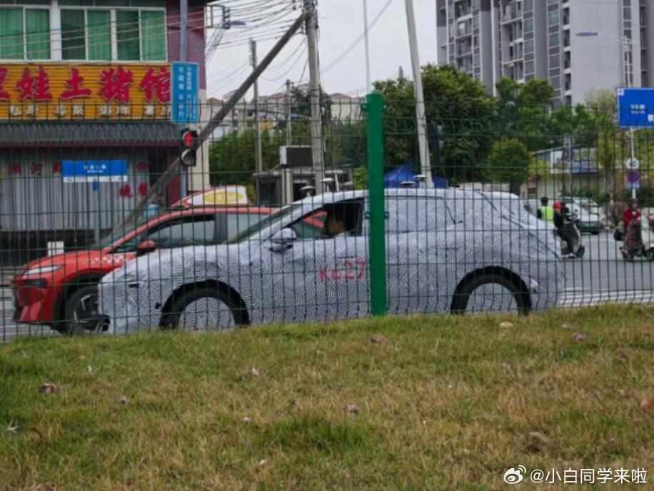 小鹏 MONA 的 SUV 车型，这样对比小鹏G6/G7 看，感觉大家会更倾向于