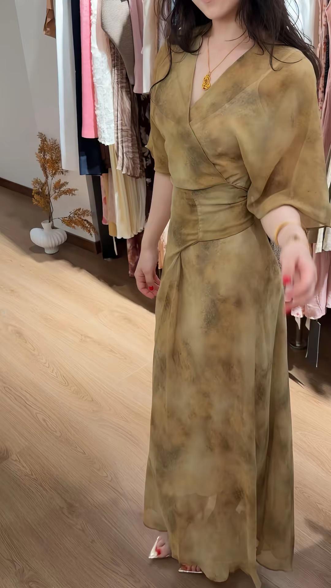 看到漂亮的衣服一眼，从此一眼沦陷