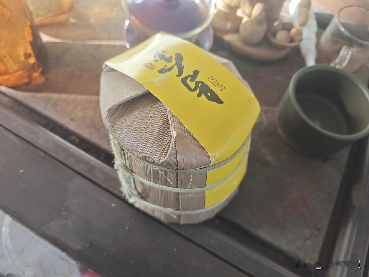 新入口粮，抖音某直播间购入，100克小饼，一提5饼，实付77.9元。
这个价位符