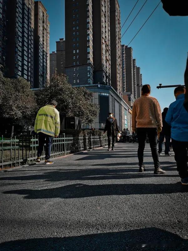 普通人的最大愿望，真是因人而异。现在这社会，感觉大家愿望好像就一个——挣大钱。过