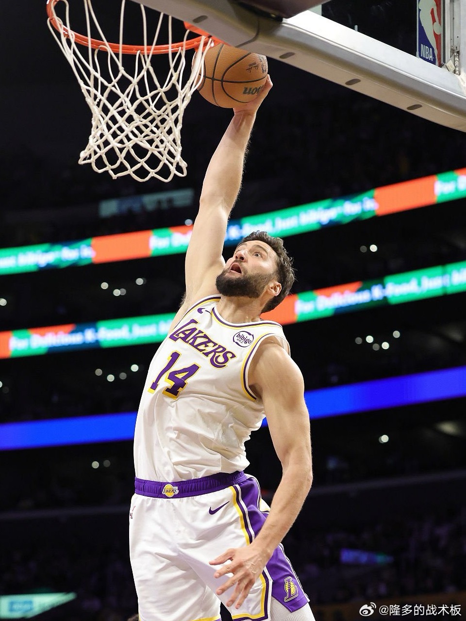 雷迪克谈克勒贝尔：“他打的就是赢家篮球。非常无私，毫无私心。队友们都很喜欢他。他