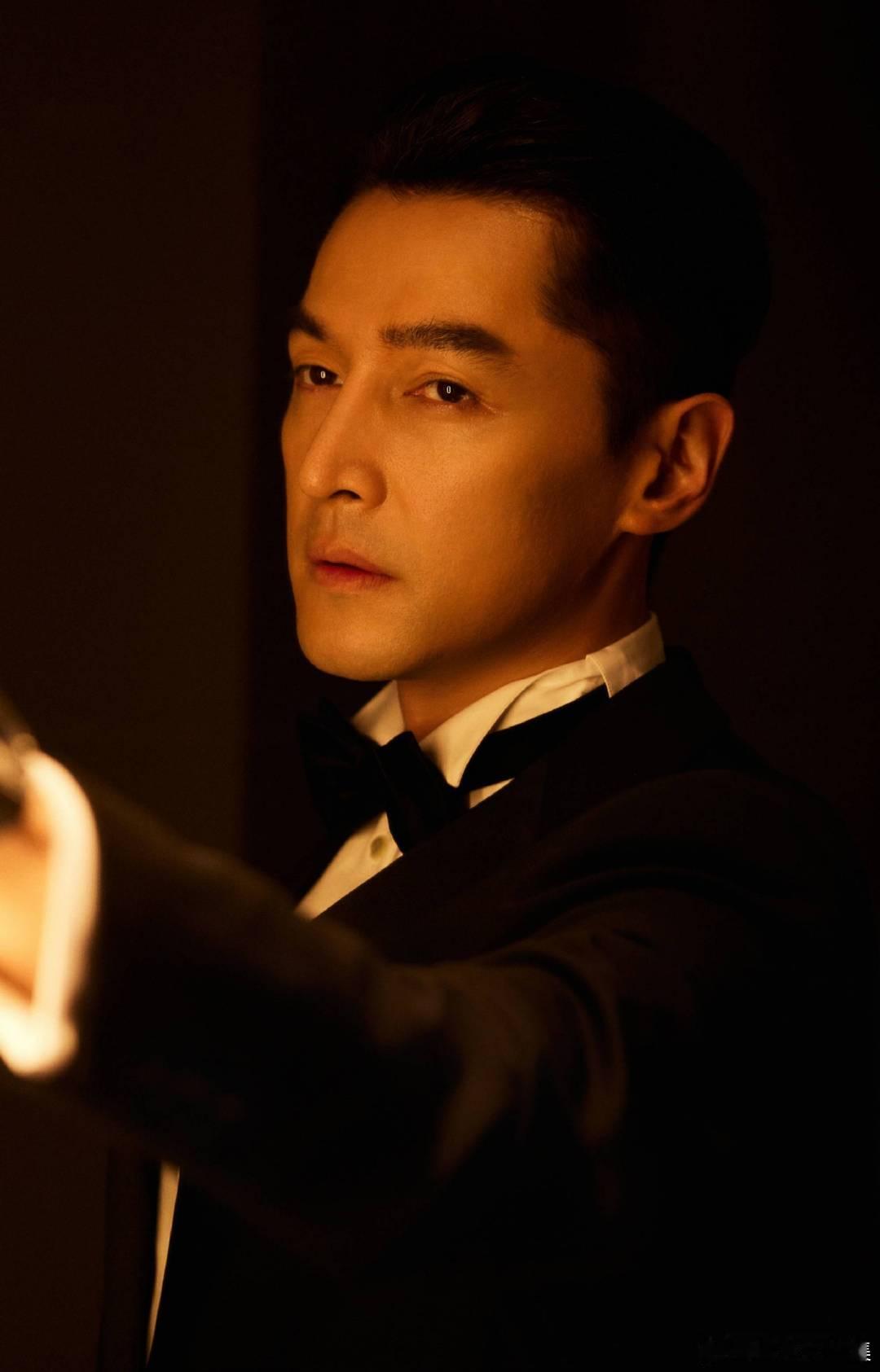 #胡歌可隆品牌代言人# 胡歌在短片中上演精彩 “无痕户外大作战”。精心清理现场、