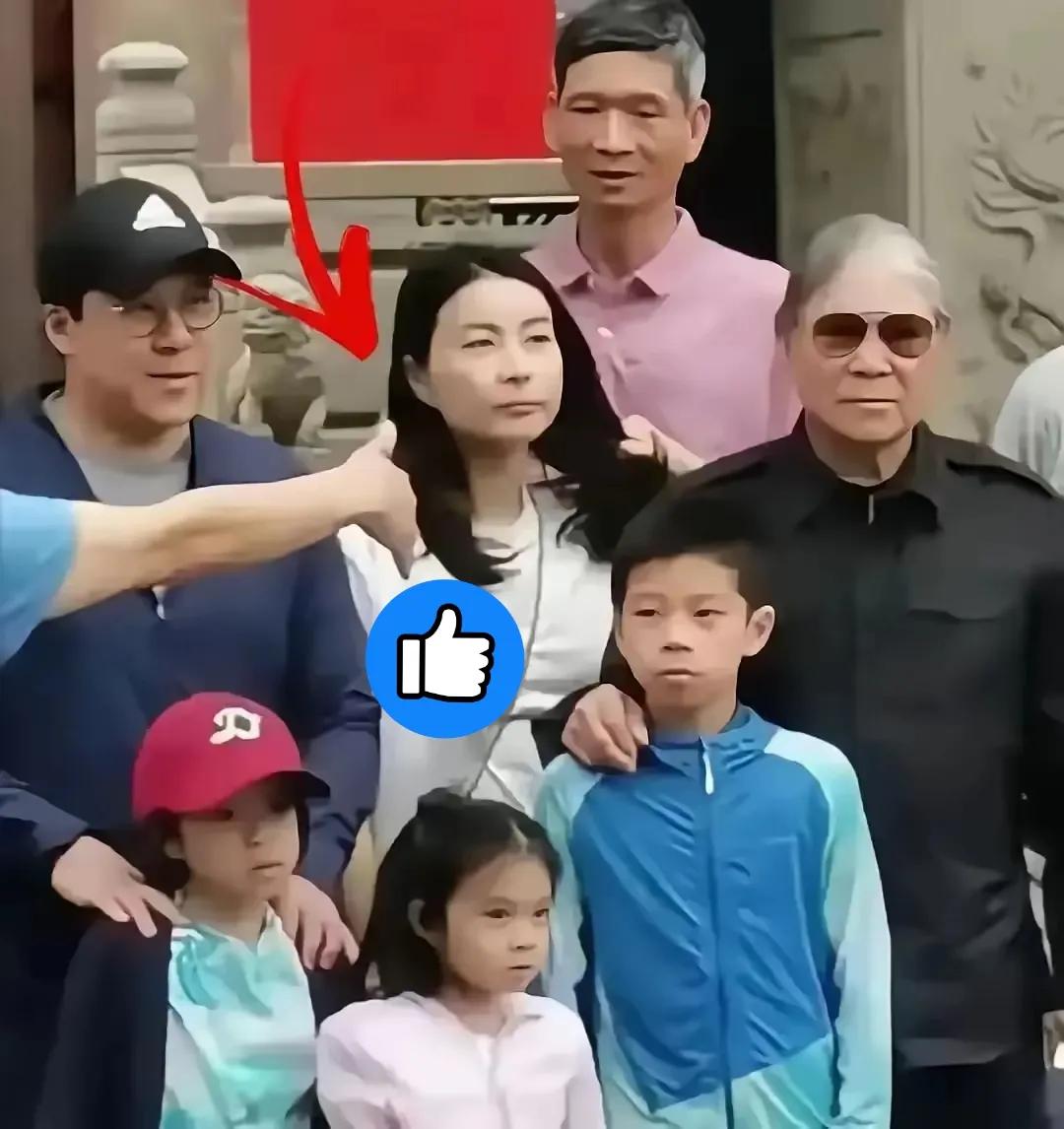 霍启刚坦言：是郭晶晶改变了霍家！这哪是豪门生活，分明是咱普通人的烟火气！

都说