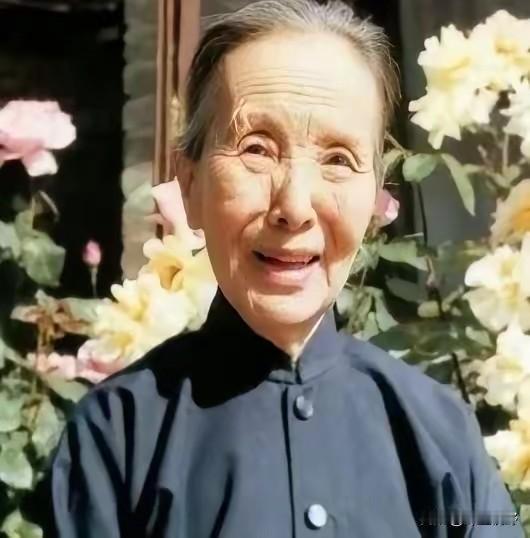 1997年，冰心长子趁妻子出国，将比自己小40岁的情人带回家过夜。后来他为了分割