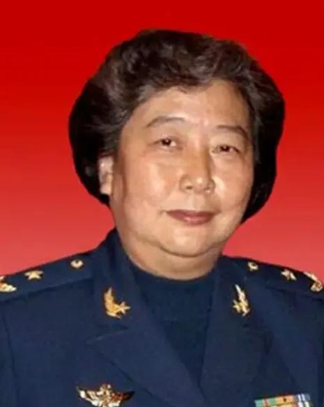 1982年，刘晓连驾驶安-26运输机自张家口机场起飞，升至700米高空之际，眼前