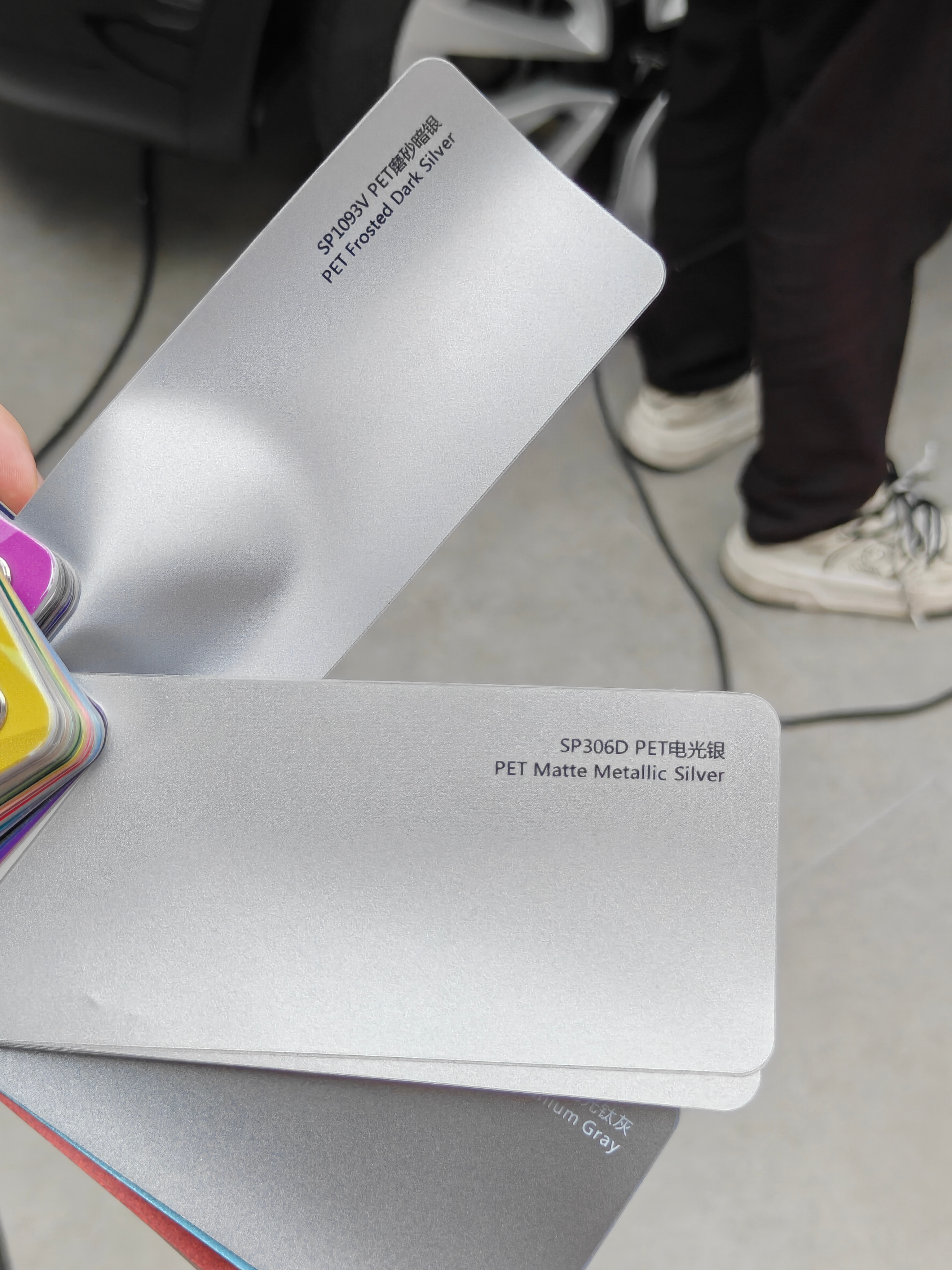 来的超级车间贴膜  店里有台M2 在贴车衣，贼帅 