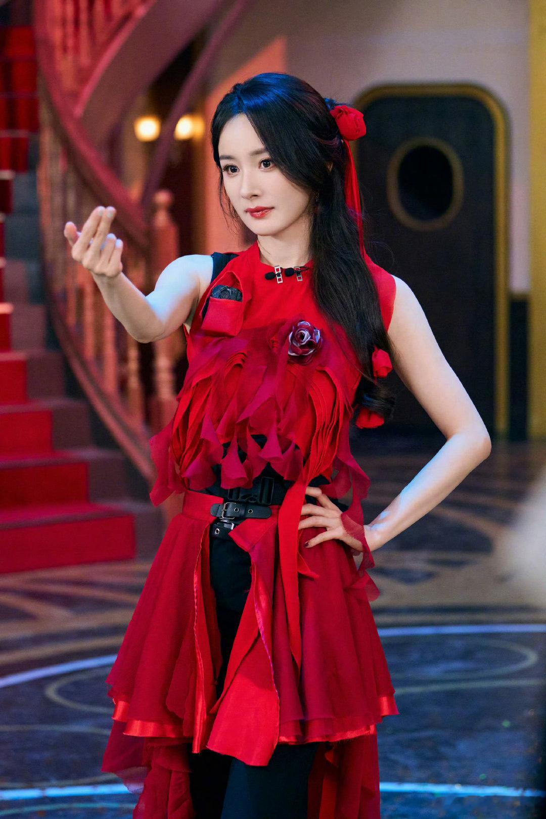 杨幂wink这一下密室大逃脱幂姐不愧是幂姐，《密室大逃脱》里这个wink，直接把