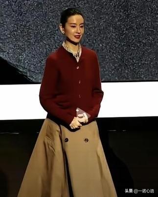 直播间里，别急，别急，你就慢悠悠的说，一点儿点儿的讲，董宇辉如此，董洁亦是如此。