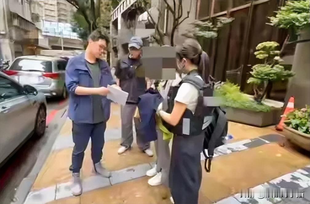 据台媒11月4日报道，台北市信义区永吉路10月25日发生“双尸案”。富商“粉盒大