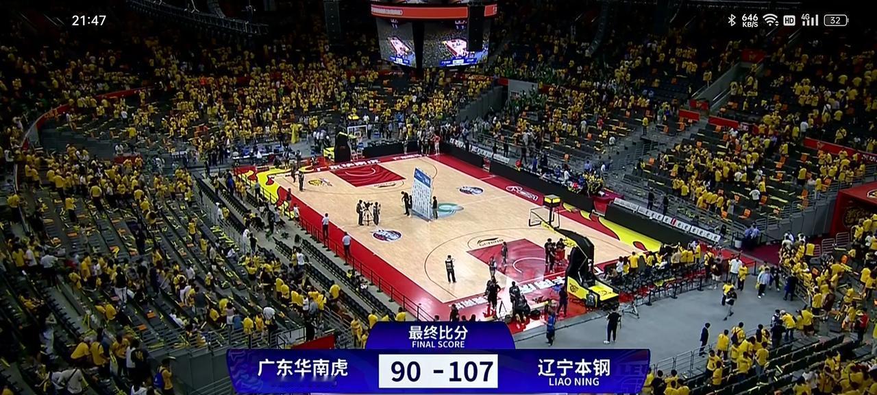广东打成这个样子，
放到前几年，
杜指导早大喊大叫，
口哨满天飞了，
逮着年轻队