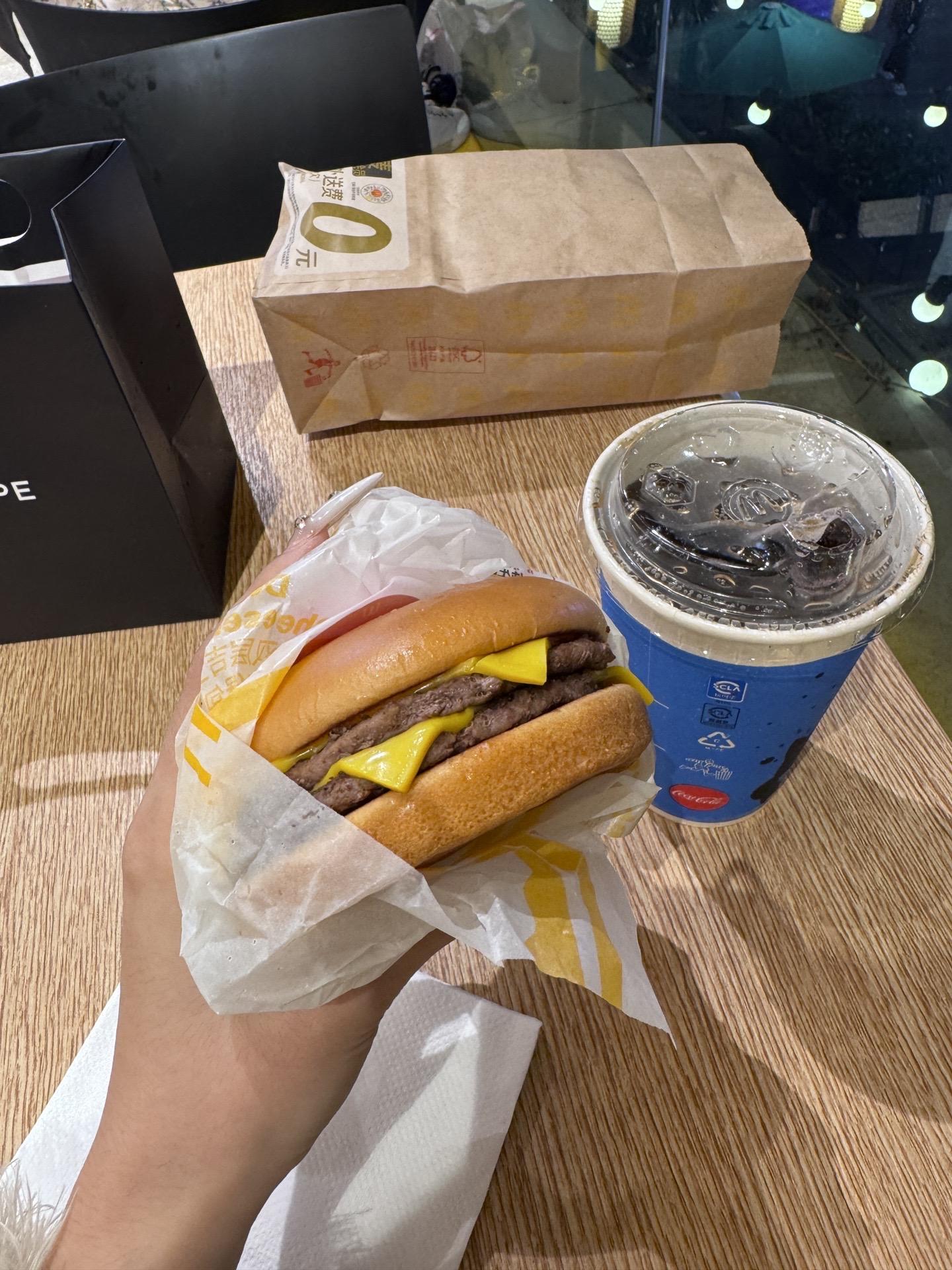 又病倒啦休息一天 对不起大家🥹