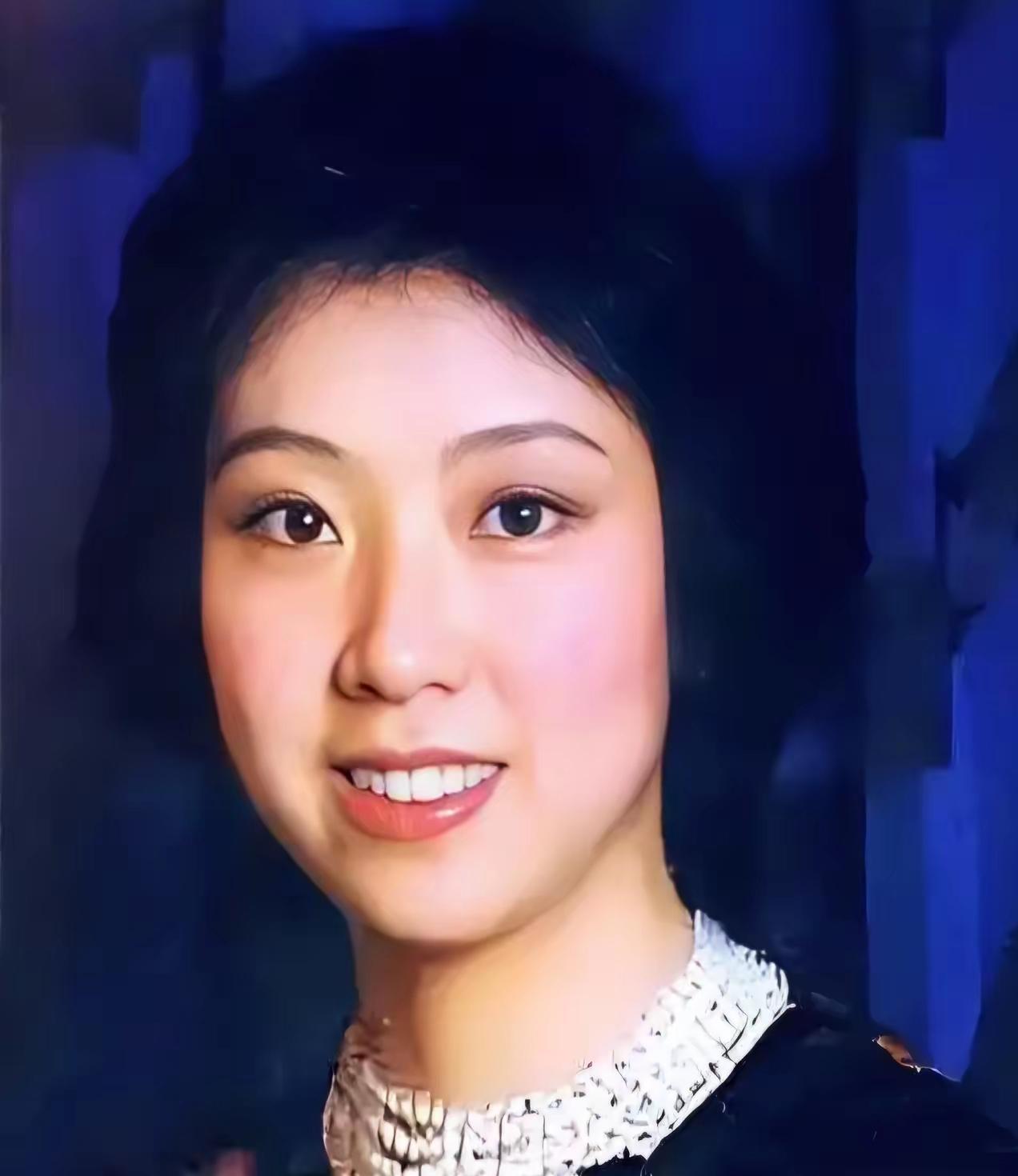 6次怀孕5次堕胎，终因大出血致终身不孕。她遭前夫抛弃，远走异国，却遇良人被宠成宝