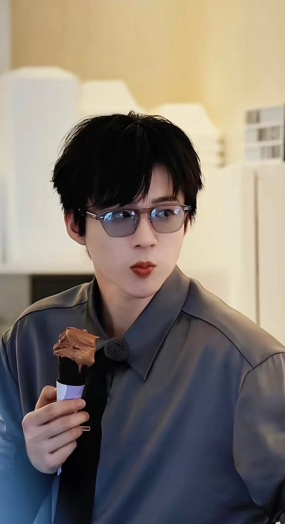甜甜的草莓味🍓的男银刘宇宁开始推理吧﻿