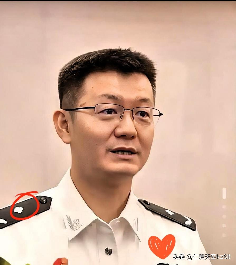 一夜之间，1000多个团伙被连根拔起，8200多人落网。
这数字背后，是多少被“