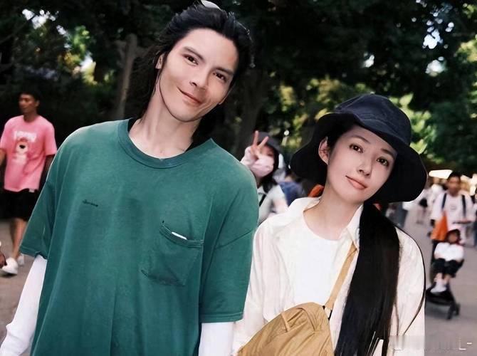 向佐开10个小时车去找郭碧婷向佐自驾10小时，只为不打扰工作的郭碧婷。甜蜜小两口
