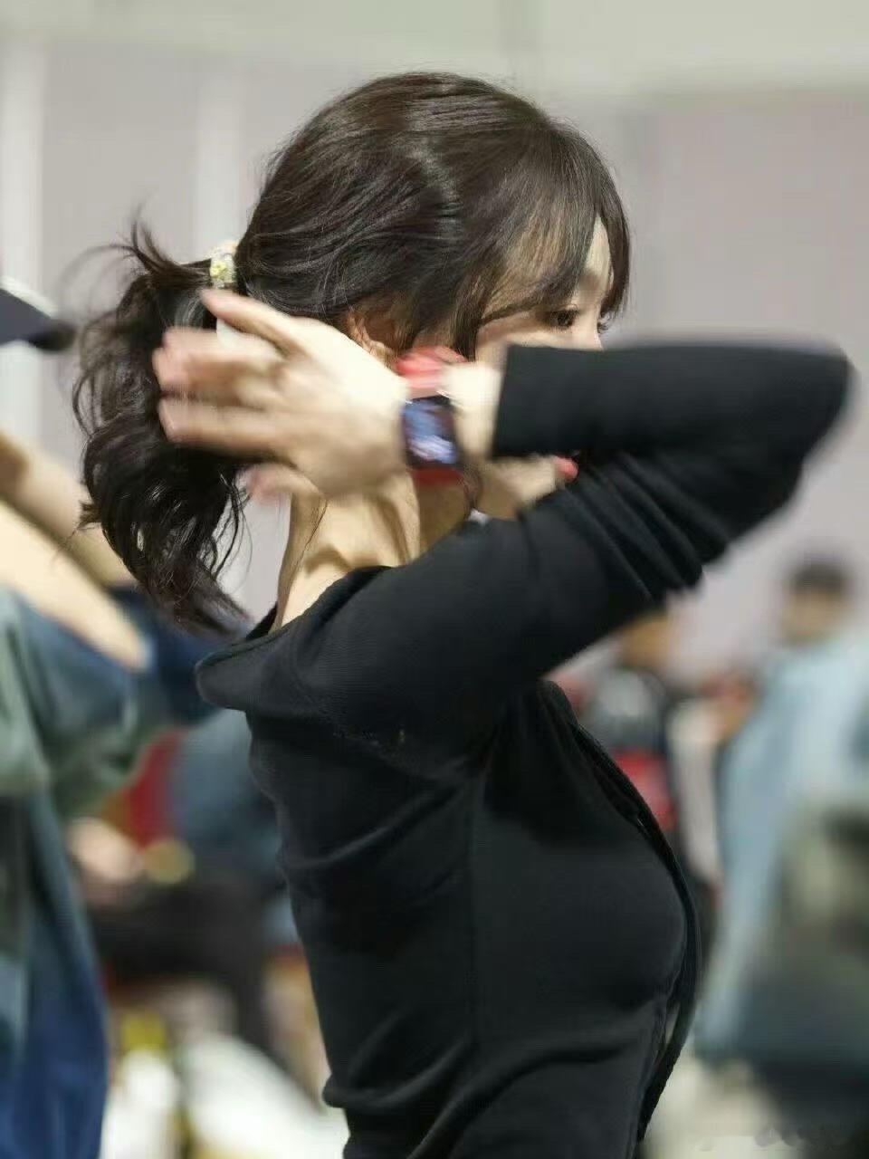 好一个乖乖女 徐梦洁徐梦洁感觉真的瘦了好多体态也好绝，感觉瘦之后清冷感一下就上来