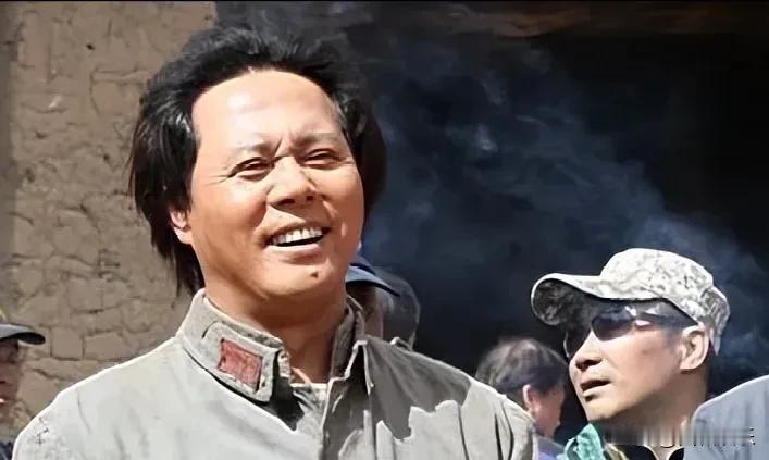 四和娱乐:关注
佟瑞欣再扮主席，自信与唐国强比肩，究竟谁更胜一筹？

在演艺圈内