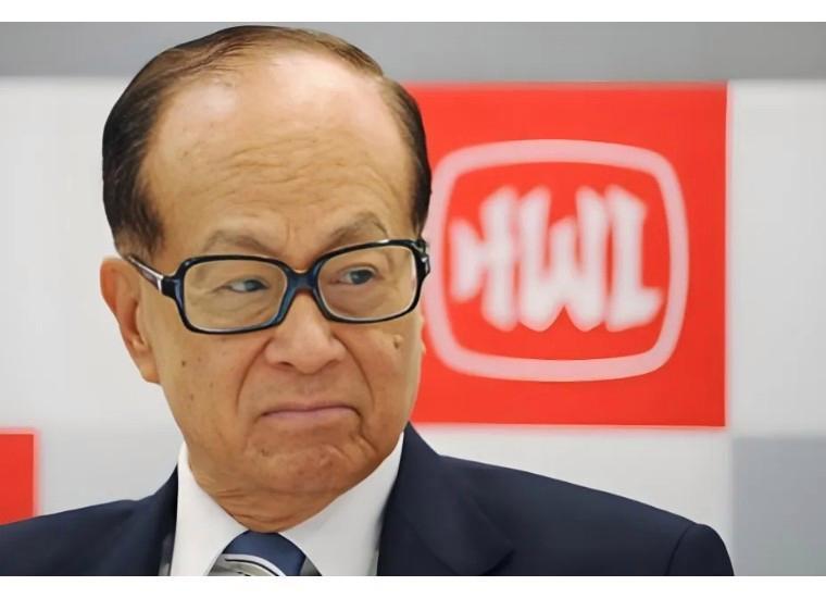 李嘉诚家族这次被边缘化了，直接被移出了香港特首顾问团，话语权没有了，说明香港后续