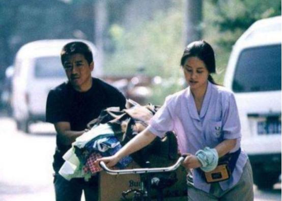 2005年，白宝山情人谢宗芬被提前释放，当狱警把她送到大门口后，她没有选择回家，