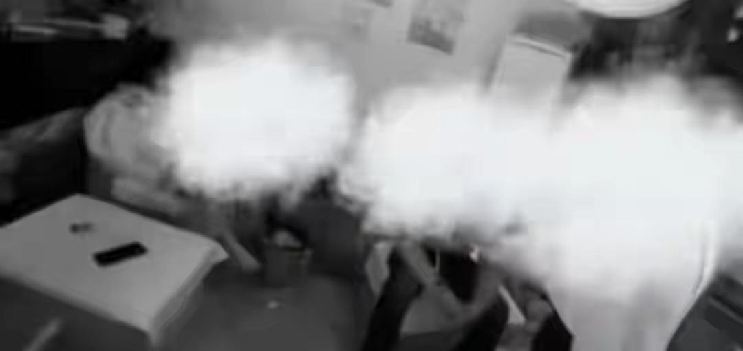 太离谱了！足浴店竟藏龌龊事，两人在足浴店进行非法性交易！被民警夜间巡逻当场查获！