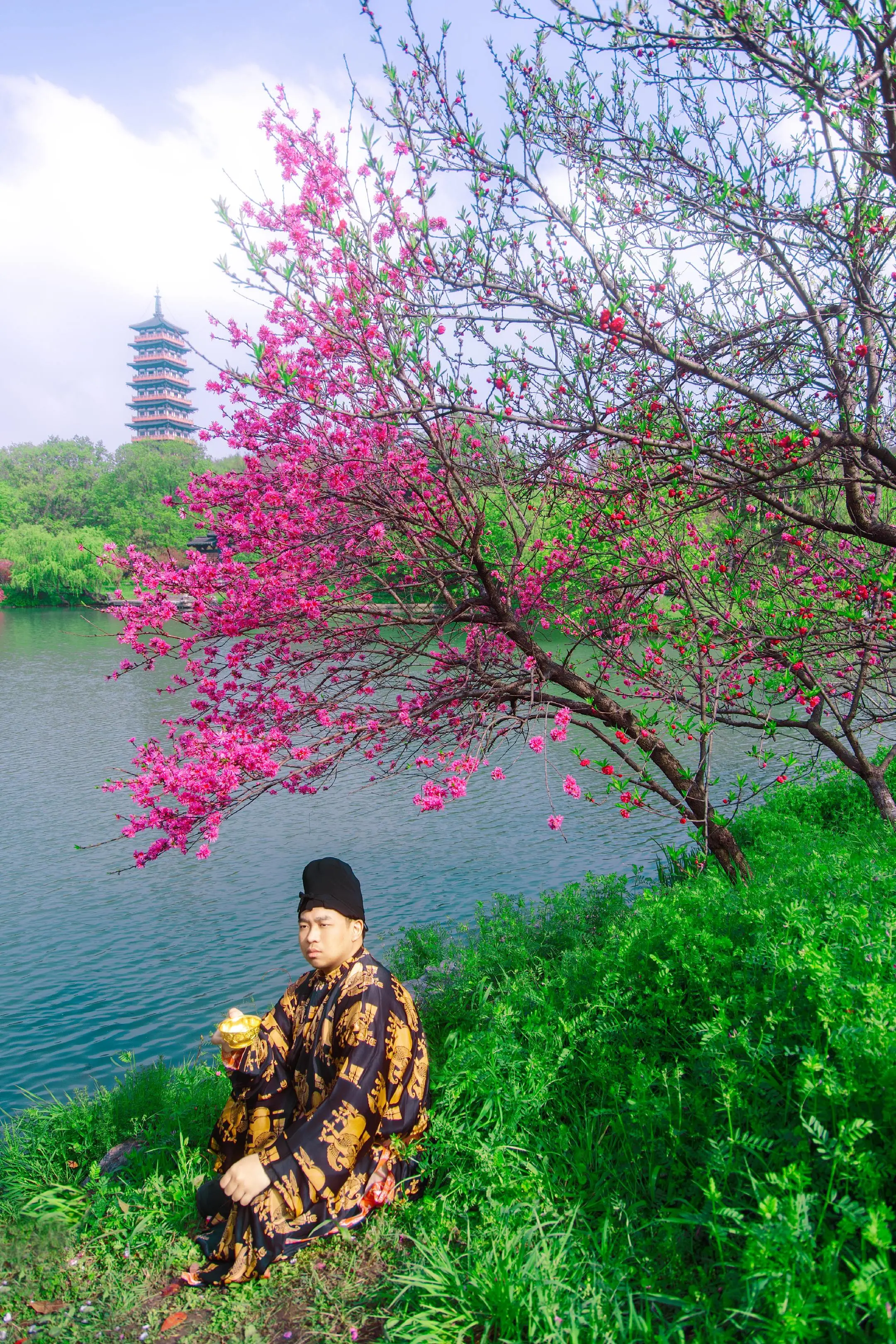 一起来喝点？瘦西湖出图！真美啊～春日，还得是江南 📷：  👨： ...
