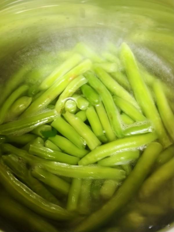 对于做饭
好像有点畏惧
不是说一点也不会做
是因为有时候做的饭菜
不太好吃
有时