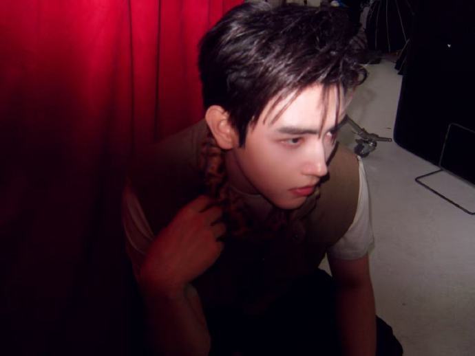 陈飞宇 阿瑟帅回宫了放大细看全是惊艳！陈飞宇你好星期六路透颜值再封神，清爽穿搭衬