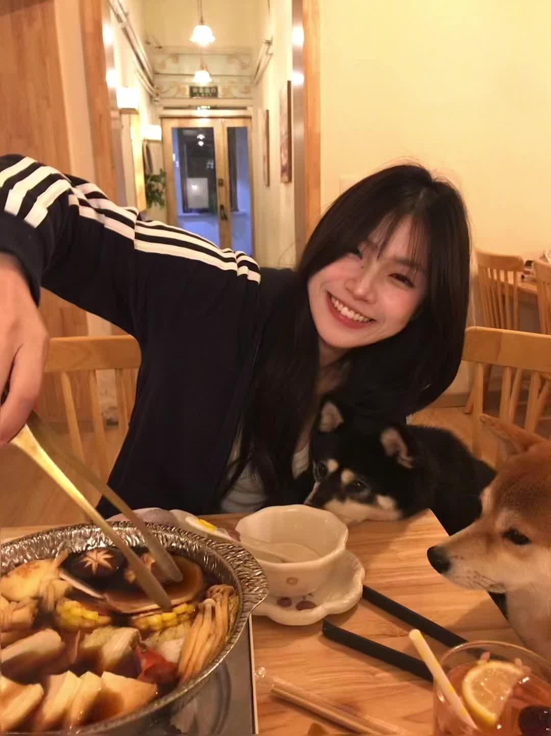 人！在吃什么！犬也要ฅ´ ꄃ `ฅ՞