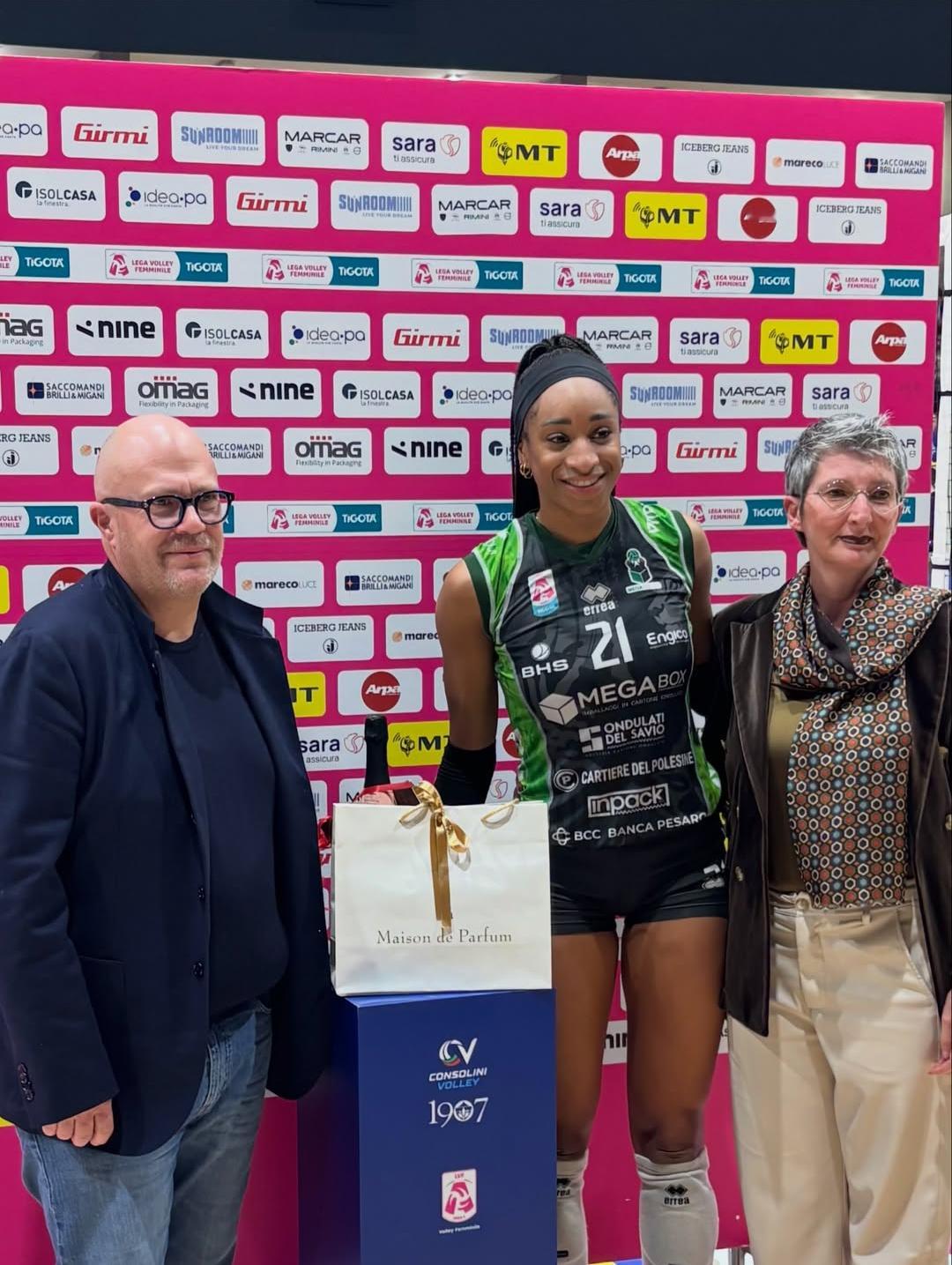 连续两场鸡血的奥莫洛伊，在3比0战胜圣乔瓦尼后当选单场MVP！ 