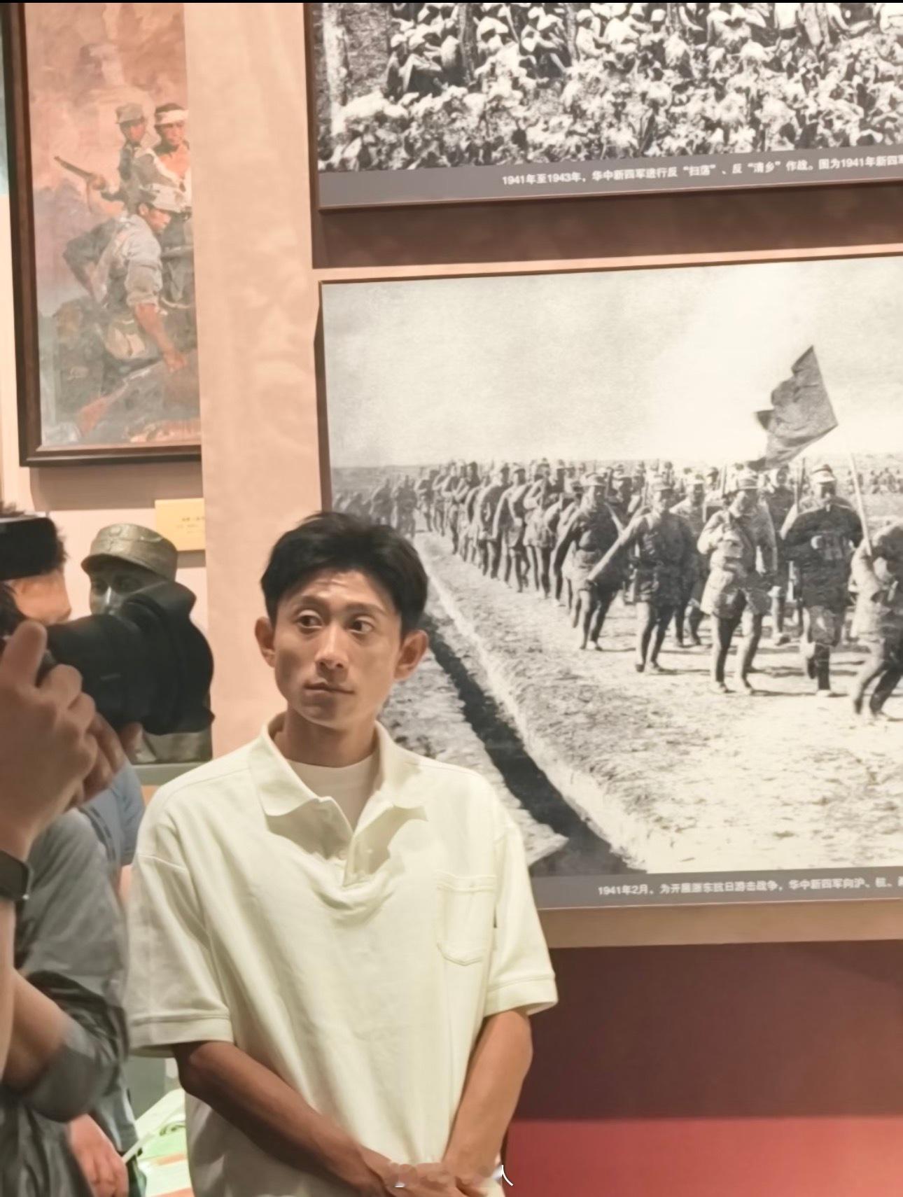 军博偶遇张一山张艺兴军事博物馆偶遇张一山张艺兴 网友在军博偶遇张一山张艺兴意想不