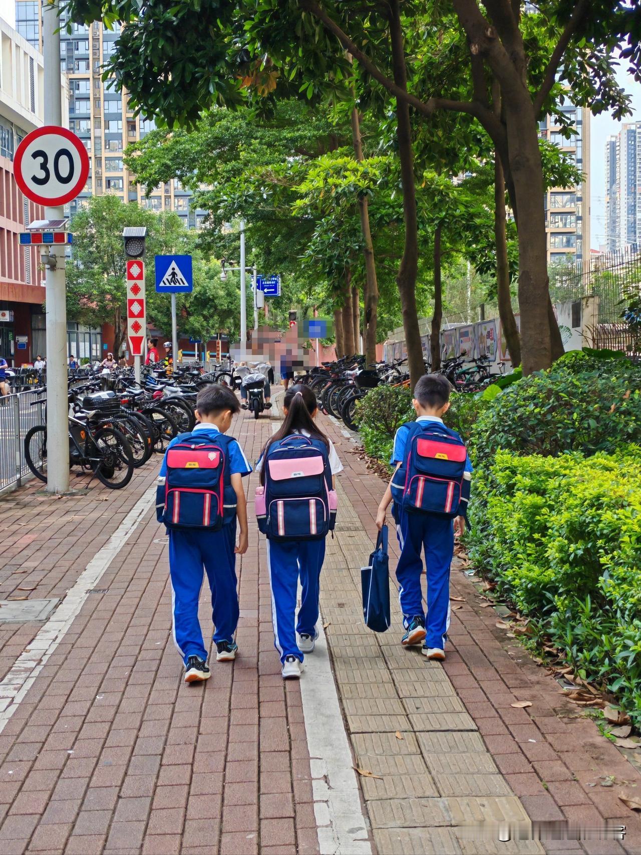 孩子考不好真的没必要生气！这位家长做得真好，值得点赞！看得开，格局远，心胸宽广！