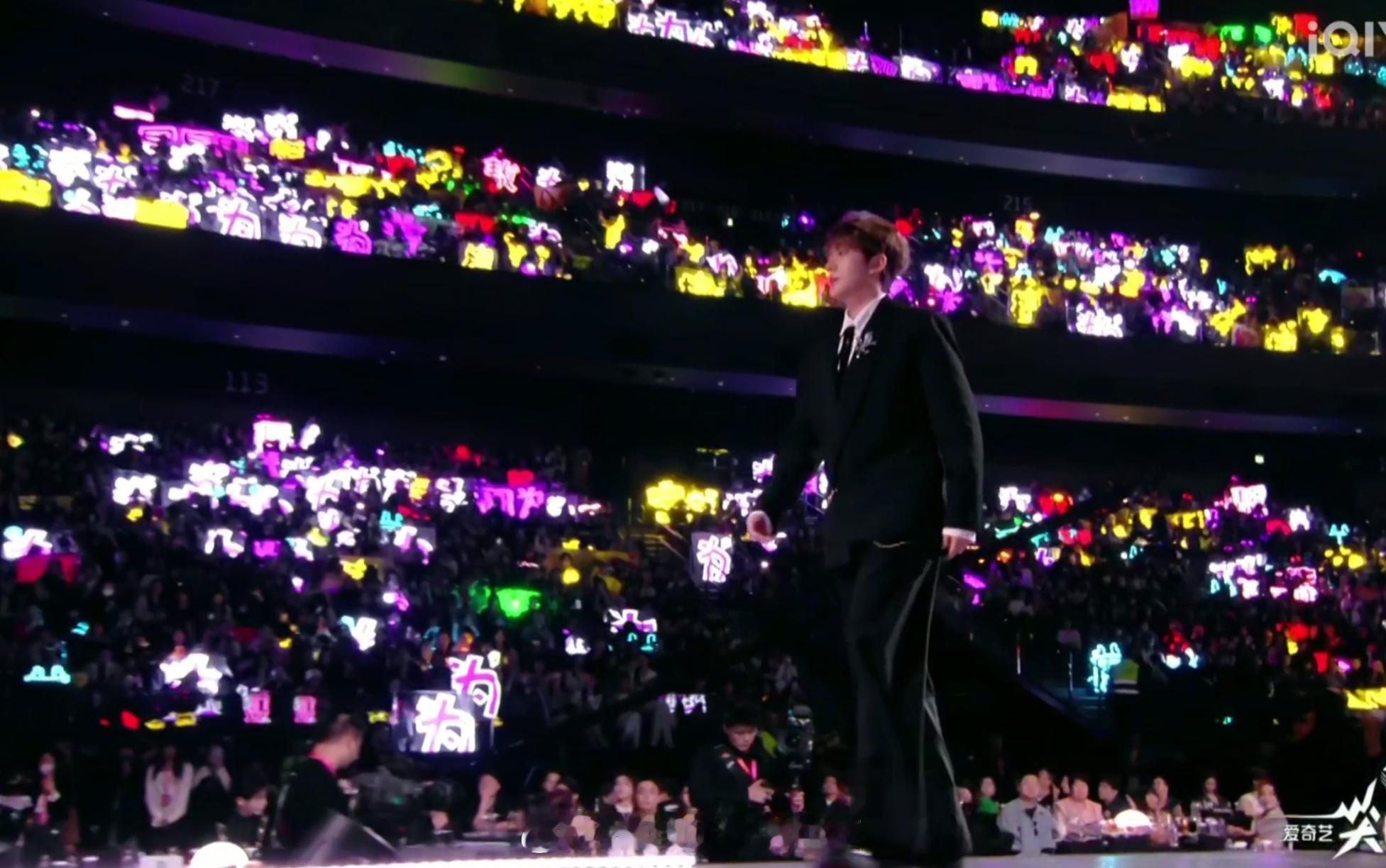 邓为看到了属于他的紫海钻石姐姐超爱邓为邓为超爱钻石姐姐他说等他2026年带着新的