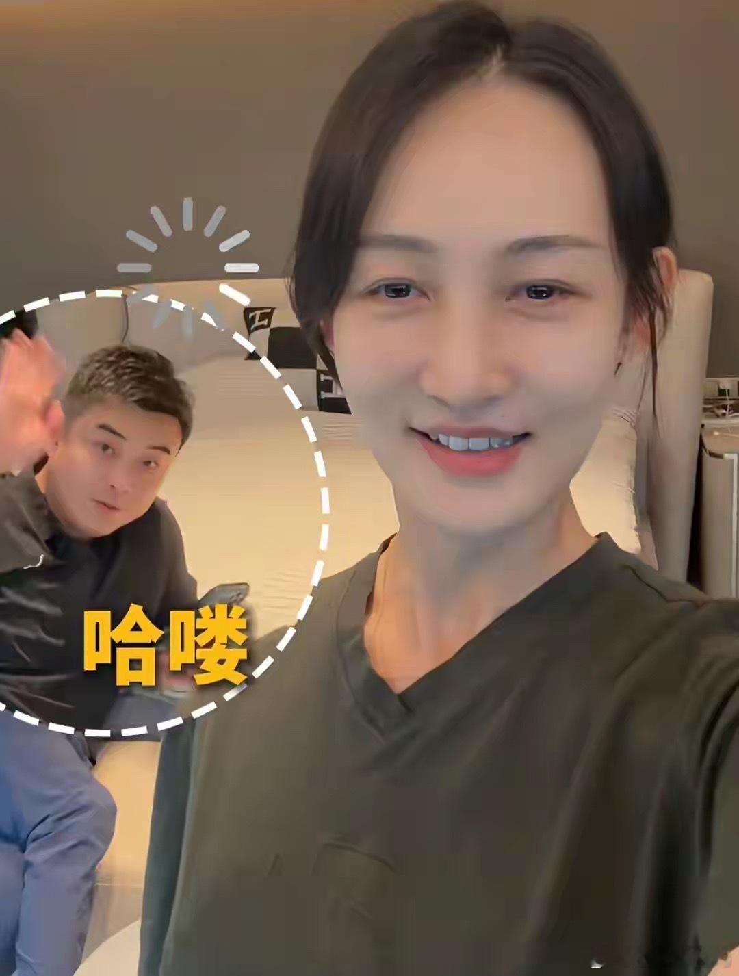 王皓回家陪老婆，和闫博雅分开1个月太想念，11岁儿子抱爸爸撒娇！ ​​​