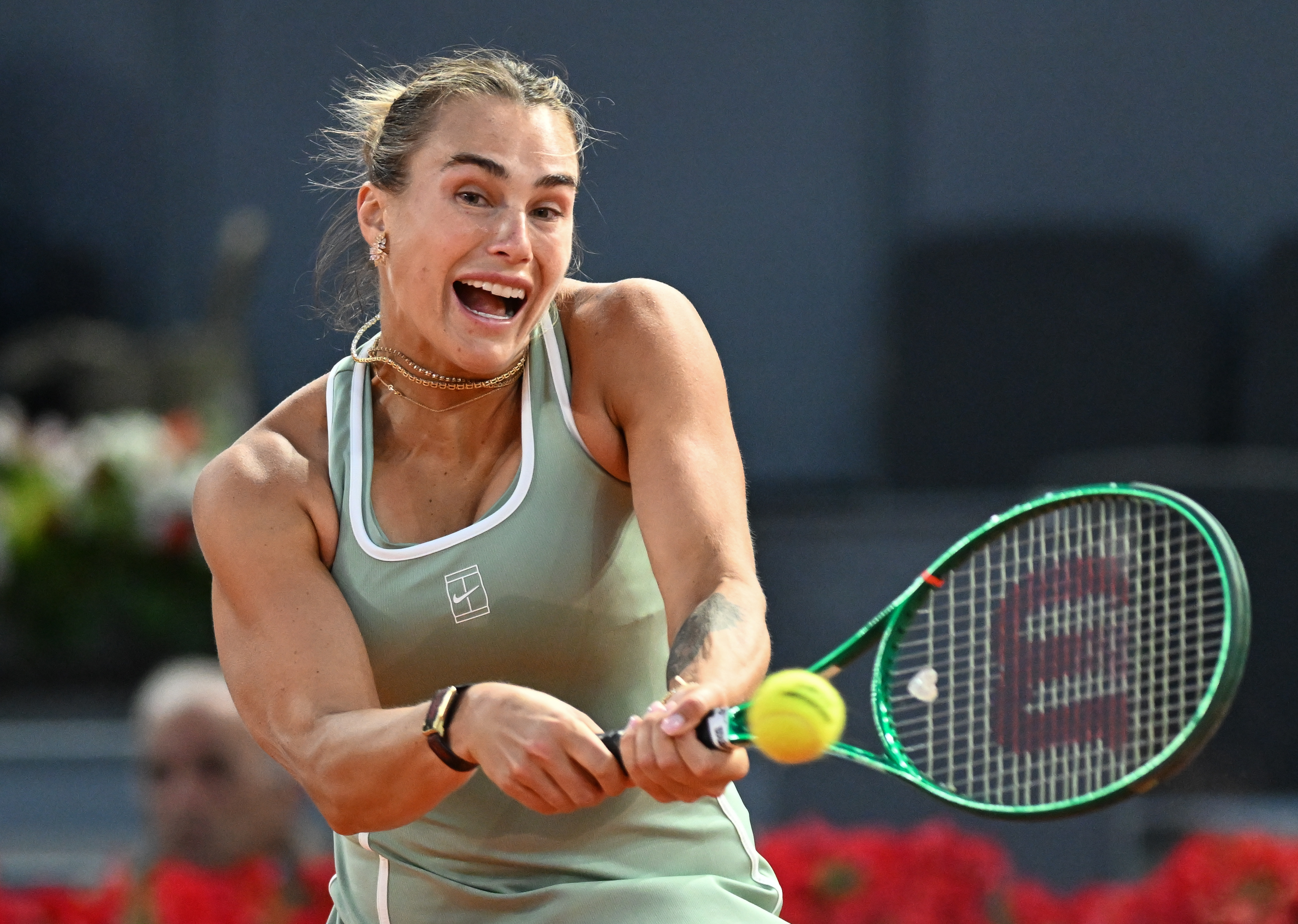 WTA1000马德里公开赛女单1/4决赛中，白俄罗斯选手萨巴伦卡1比2不敌美国选