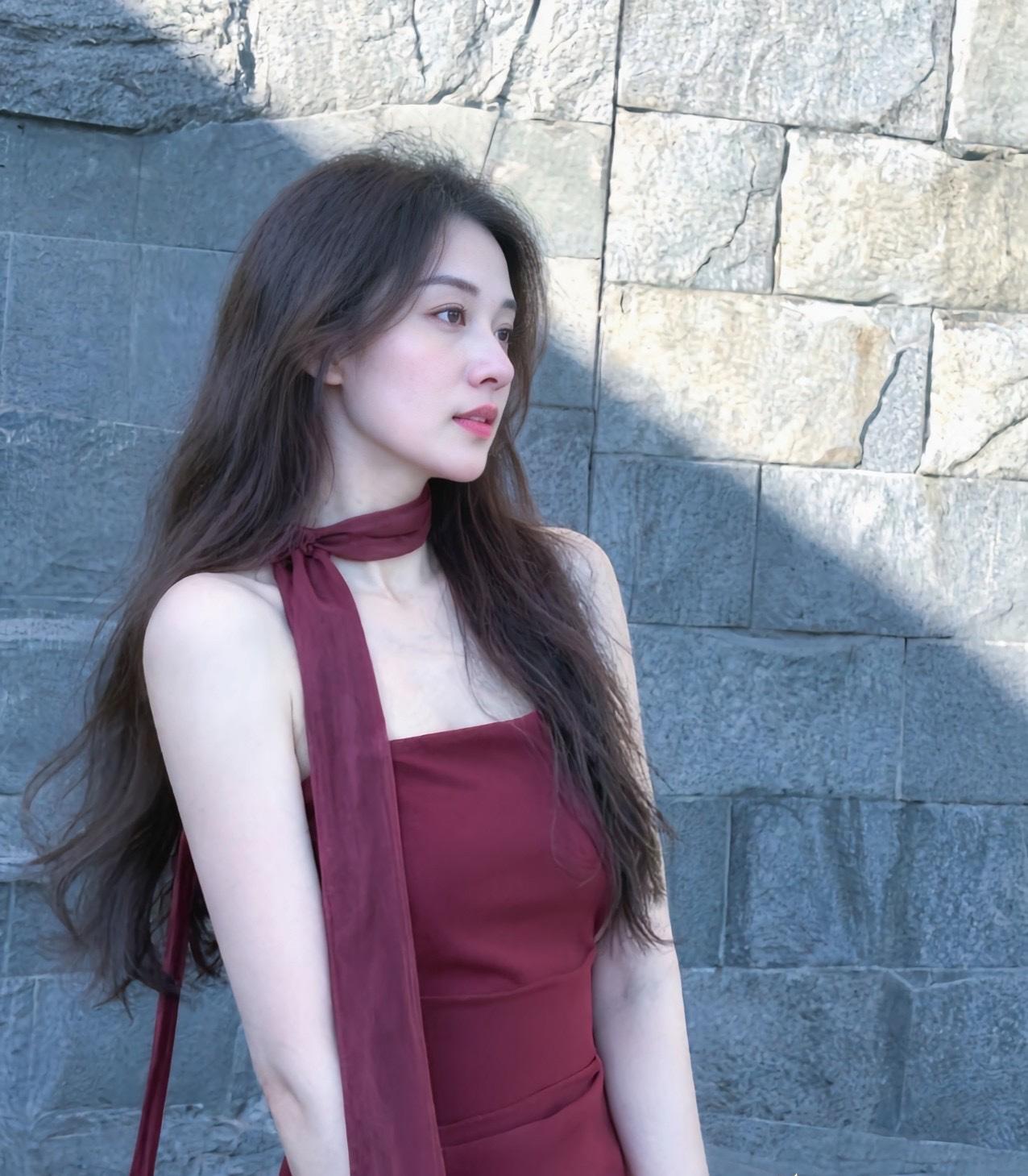 不要相信任何人，要相信人性。
当你对别人有用时，人性就是善良的，当你对别人无用时