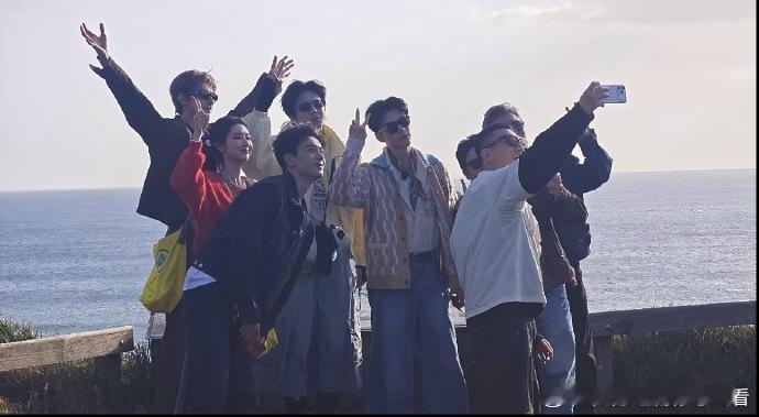 地球团打卡奥克兰鸟岛地球团奥克兰合照路透地球团打卡奥克兰鸟岛，路透里全是放松模式