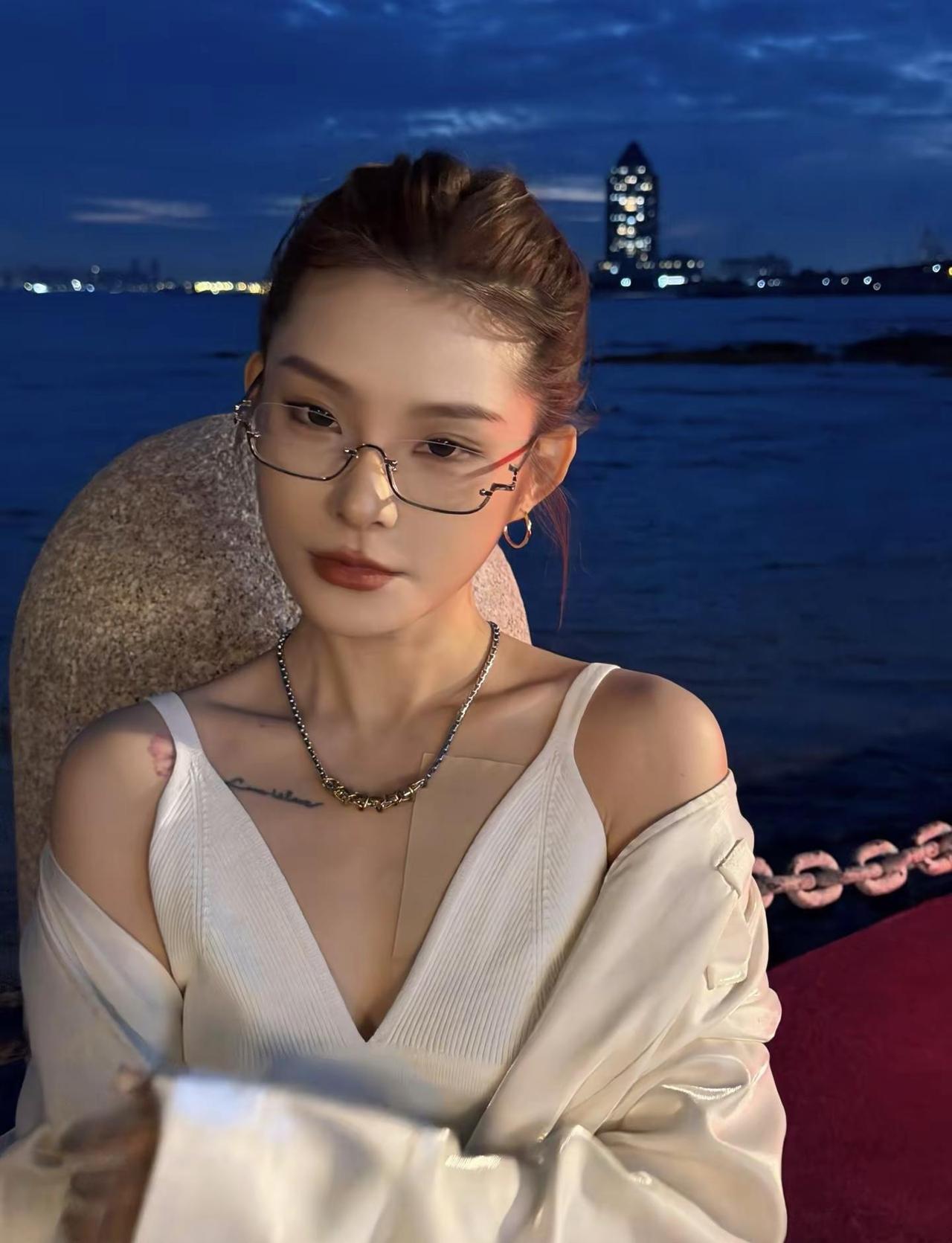 声明一下：@爱吃Echo  这是我爱人。再次声明：我！完全！不能接受！跟Echo